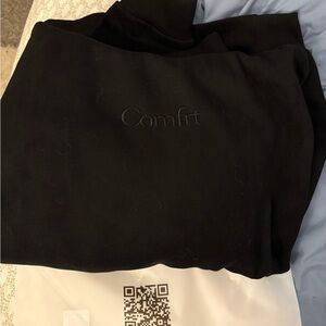 Brand New never worn Comfirt Women's Black Sweatshirt